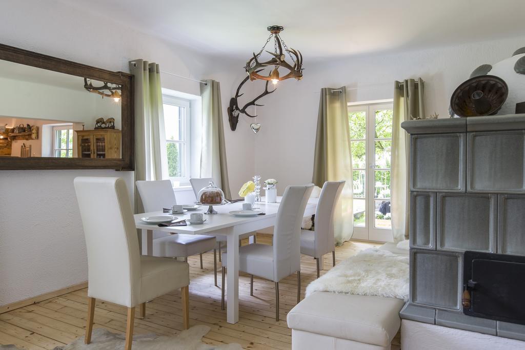 Forest Chalet, 15 Min To Salzburg Olt Town, And Most Beautiful Lakes, Secluded Location, 1,000 Sqm Garden, Mountainview, Panorama Sauna, Bath Whirlpool, Bbq&Bikes&Sunbeds For Free, Up To 10 P Golling an der Salzach Quarto foto