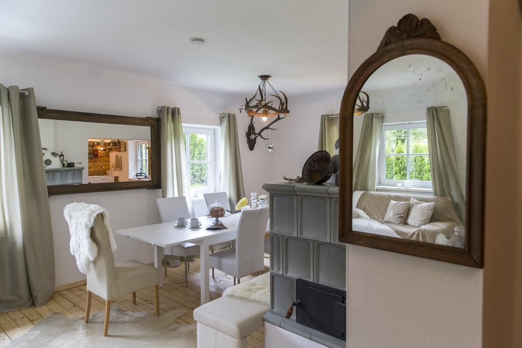 Forest Chalet, 15 Min To Salzburg Olt Town, And Most Beautiful Lakes, Secluded Location, 1,000 Sqm Garden, Mountainview, Panorama Sauna, Bath Whirlpool, Bbq&Bikes&Sunbeds For Free, Up To 10 P Golling an der Salzach Quarto foto