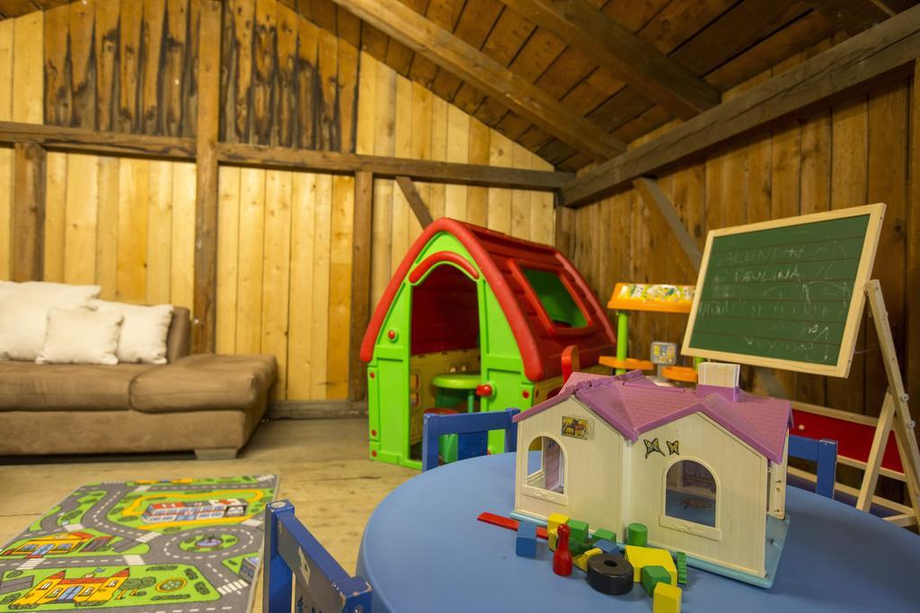 Forest Chalet, 15 Min To Salzburg Olt Town, And Most Beautiful Lakes, Secluded Location, 1,000 Sqm Garden, Mountainview, Panorama Sauna, Bath Whirlpool, Bbq&Bikes&Sunbeds For Free, Up To 10 P Golling an der Salzach Quarto foto