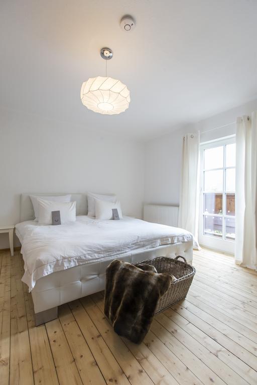 Forest Chalet, 15 Min To Salzburg Olt Town, And Most Beautiful Lakes, Secluded Location, 1,000 Sqm Garden, Mountainview, Panorama Sauna, Bath Whirlpool, Bbq&Bikes&Sunbeds For Free, Up To 10 P Golling an der Salzach Quarto foto